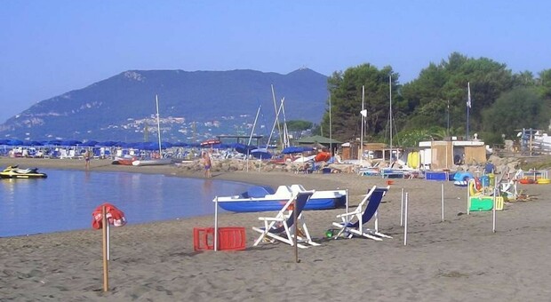 Circeo, ragazza di 19 anni denuncia due giovani romani: «Io, stuprata in spiaggia la notte di Ferragosto»