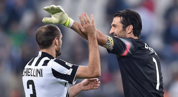 Buffon e Chiellini alla Juventus fino a fine carriera. Agnelli: «Sanno che qui conta vincere»
