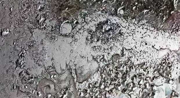 Pianure ghiacciate e nuova catena montuosa: le ultime immagini di Plutone