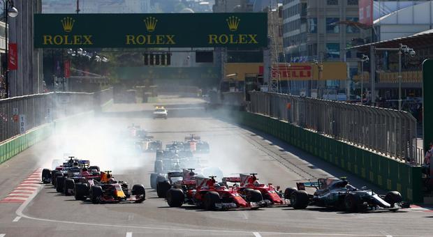 F1, in Azerbaigian trionfa Ricciardo ma tiene banco lo scontro Vettel-Hamilton