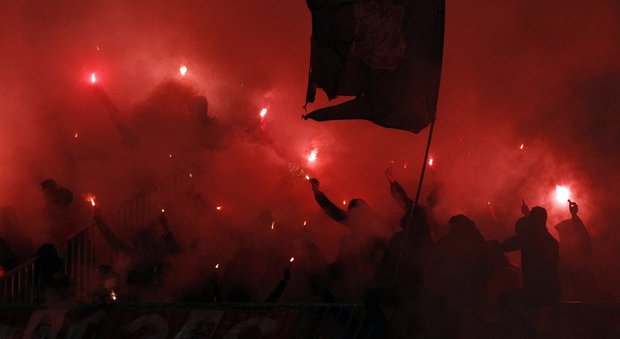 Belgrado, decine di feriti negli incidenti durante il derby Partizan-Stella Rossa