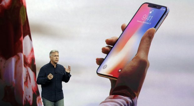Apple, in arrivo tre nuovi iPhone: nuovi colori e maxi-display (uno sarà più economico)
