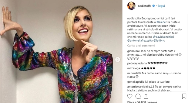 Nadia Toffa vende i suoi quadri su Instagram, il prezzo delude i fan e lei risponde: «Nessuno vi obbliga»
