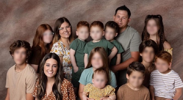 Mamma di 12 figli a 34 anni: «I miei genitori non volevano uscissi fino a 16 anni, ecco come è successo»
