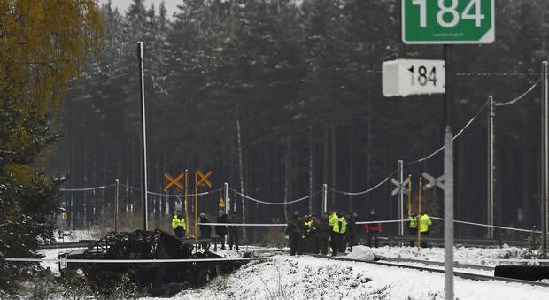 Scontro tra un treno e un veicolo militare: tragedia in Finlandia, "almeno 4 morti"