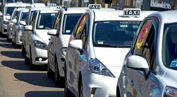 Roma, arriva il caro-taxi che scontenta tutti: le nuove tariffe