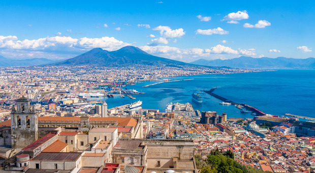 Boom di prenotazioni a Pasqua: Napoli è la meta più gettonata d'Italia