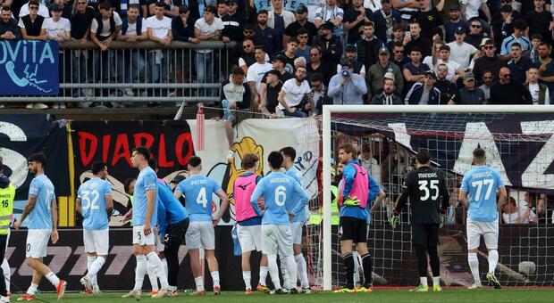 Lazio, contestazione dopo il 2-2 con il Monza: nervi tesi fra tifosi e calciatori a fine partita