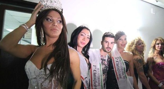 Foto e video| Miss trans over e re e regina gay a Napoli