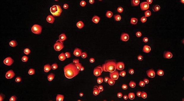 Fa volare la lanterna cinese dopo la festa, poi la tragedia: Benedetto muore a 30 anni