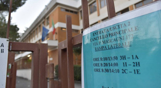 Scuola Sinopoli di via Mascagni a Roma chiusa per la variante brasiliana: tamponi a prof e studenti