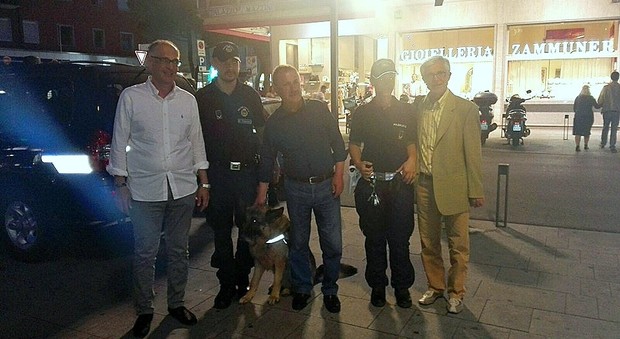Esordio di Zico, il cane poliziotto a caccia di spacciatori di droga