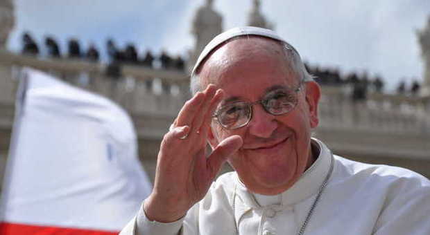 Papa Francesco invia 200 euro all'anziana derubata mentre andava in ospedale