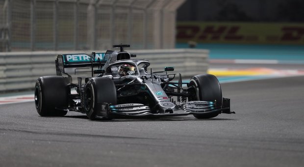 Abu Dhabi, Hamilton in pole, al suo fianco Verstappen. Le Ferrari in seconda fila