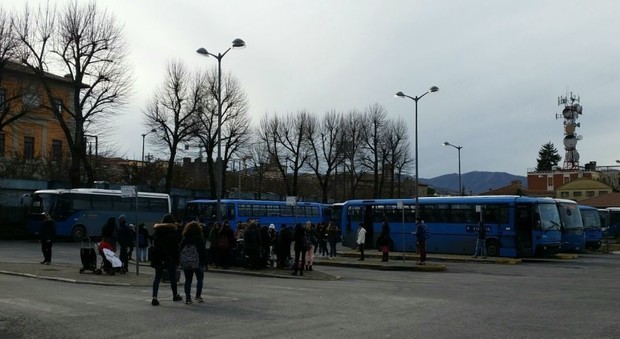 Cotral, la via crucis per andare in bus a Roma, Trancassini chiede l'intervento del Governo