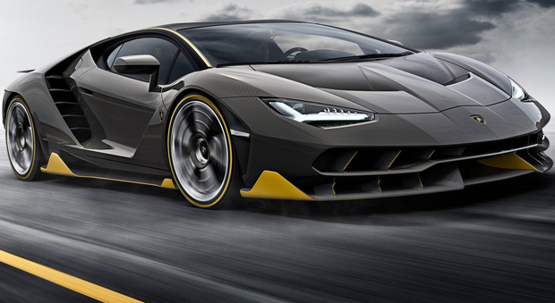 La Lamborghini Centenario viene esposta al Salone dell’automobile di Ginevra e non arriverà mai in commercio, perché le quaranta unità sono già state vendute.