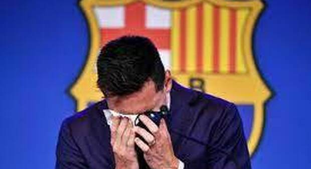Messo in vendita per un milione di dollari il presunto fazzoletto che Messi ha usato nel suo addio al Barcellona