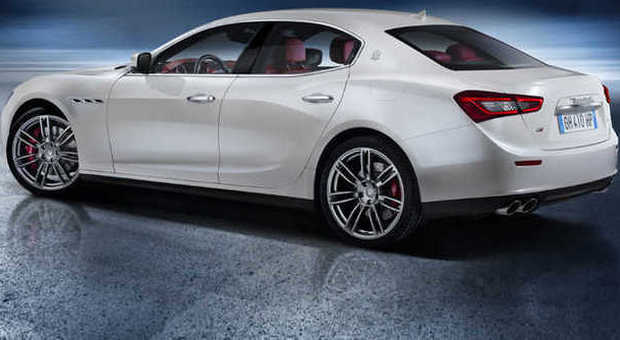 La linea laterale della nuova Maserati Ghibli: elegante e molto aerodinamica