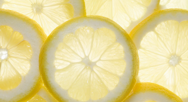 Limone, le proprietà segrete: abbassa la pressione ed è un antitumorale. Ecco come utilizzarlo in casa
