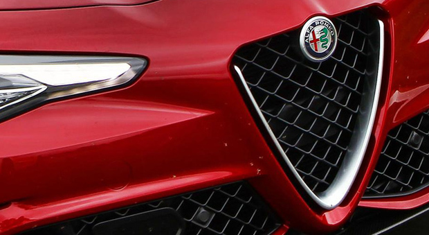 La griglia anteriore di un modello Alfa Romeo