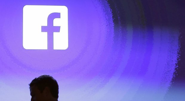 Facebook, ex moderatrice fa causa all'azienda: traumatizzata da immagini di violenze e abusi
