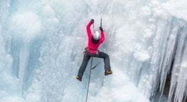 Precipita da una cascata di ghiaccio: muore alpinista di 33 anni