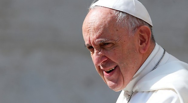Papa Francesco: "Chi crede negli oroscopi e nei cartomanti va a fondo"