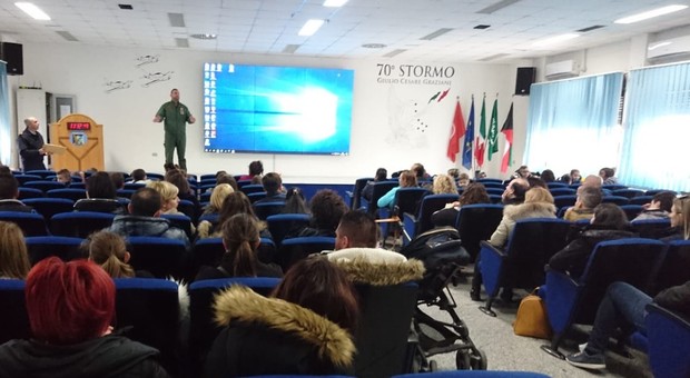 Festa di Natale al 70° stormo dell'Aeronautica militare per i bambini di Prato Cesarino