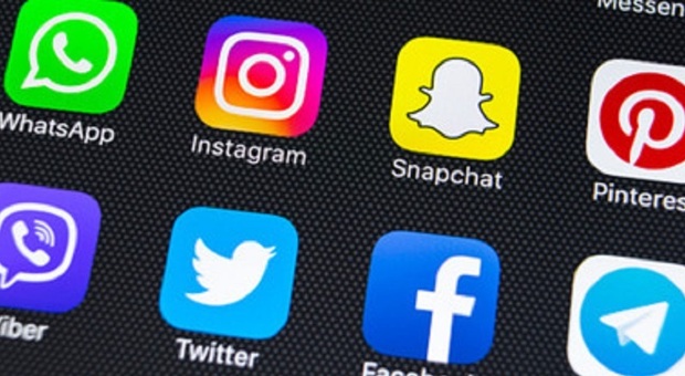 Instagram, Facebook e WhatsApp down. Migliaia di utenti senza social, cosa sta succedendo