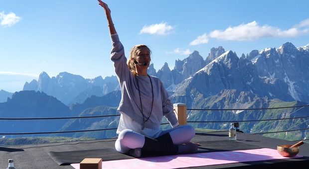 Yoga a 2200 metri di quota per la giornata mondiale