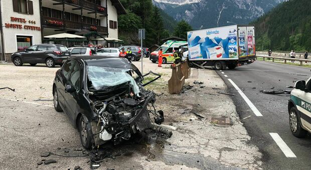 Carla Scola è morta al volante della sua Peugeot contro un camion