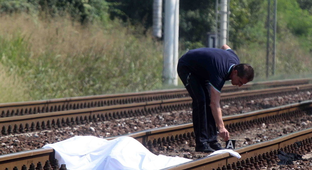 Investito e ucciso dal treno in stazione: morte choc davanti ai pendolari