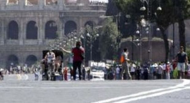 Turista molestata in piazza Venezia abusivo arrestato per violenza