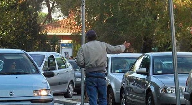 Roma, «dammi 5 euro o ti ammazzo», condannato Aziz, re dei parcheggiatori abusivi