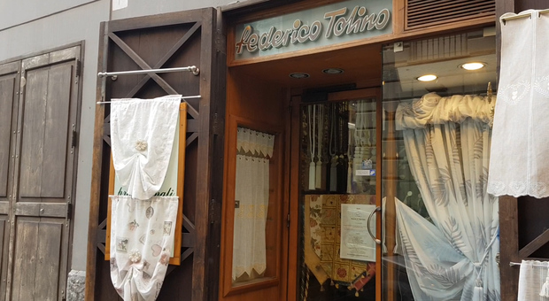 Il negozio in vendita a via Ludovico Bianchini
