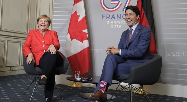 Justin Trudeau, i calzini indossati al G7 di Biarritz fanno impazzire il web