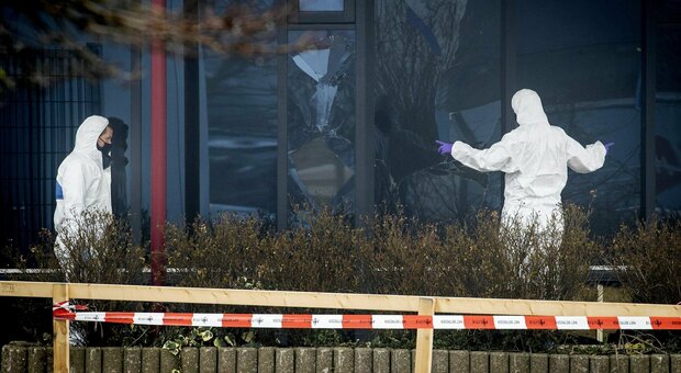 Olanda, esplosione contro il laboratorio analisi per il coronavirus. La polizia: «Non è un incidente»