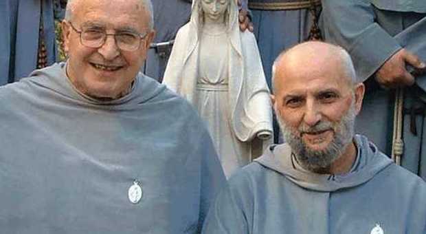 A sinistra, padre Manelli