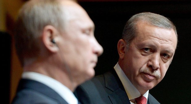 Russia-Turchia, è pace fatta: telefonata fra Putin ed Erdogan, abolite sanzioni turistiche