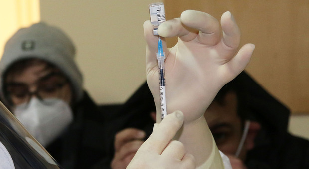 Benevento, allarme per gli ultraottantenni: meno della metà prenota il vaccino