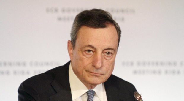 Draghi: «Bce paziente nel decidere sul rialzo dei tassi»