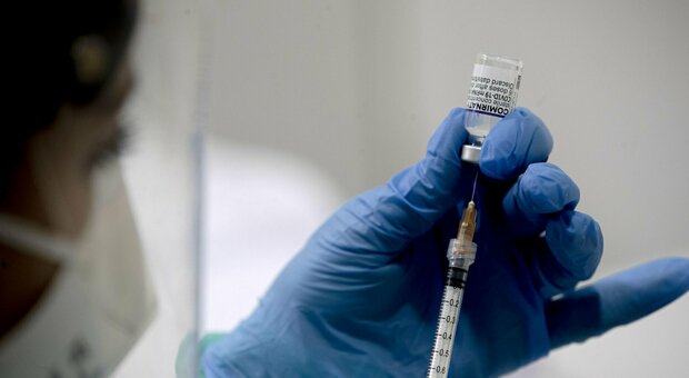 Vaccino per bimbi tra i sei mesi e i 5 anni, Pfizer chiede il via libera alla Fda