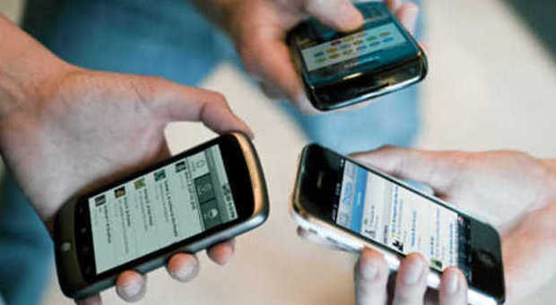 Boom di smartphone e social network in Italia