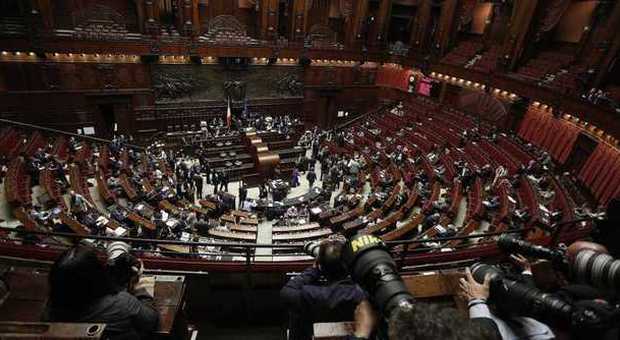 Parlamento, tagli con il trucco: gli stipendi dei funzionari sforano il tetto