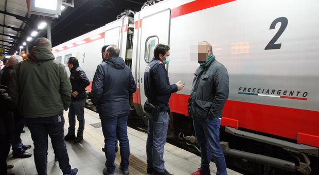 Coronavirus, bloccato il treno Roma-Lecce: a bordo viaggiatore di ritorno dalla Cina. La Asl: «Monitorato per 15 giorni»