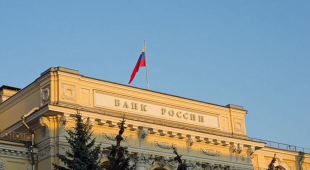 Russia, Banca centrale taglia tassi di 300 punti base al 17%