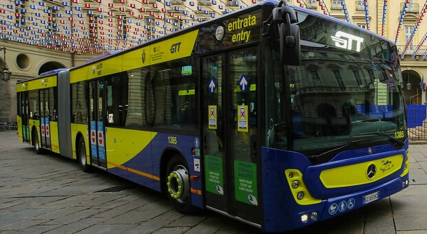 Torino, scandalo Gtt: il figlio del dg guida il bus senza patente