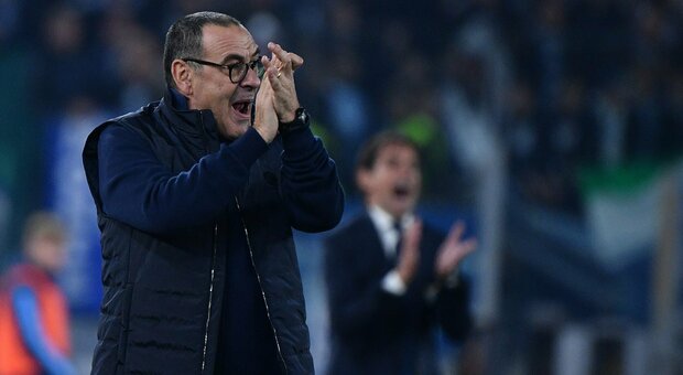 Lazio, c'è la prima offerta di Lotito per Sarri: offerti 2,5 milioni, il tecnico ne vuole 3