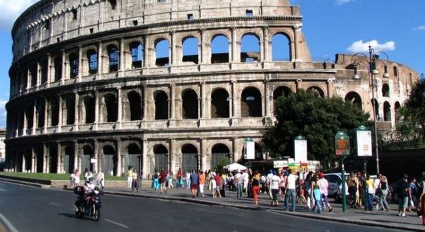 Roma, al Colosseo rilancio in 7 mosse: stretta su vandali e bagarini