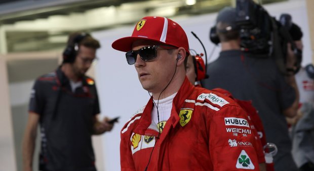 Ferrari, Raikkonen e il meccanico: «Mi spiace ma luce era verde»